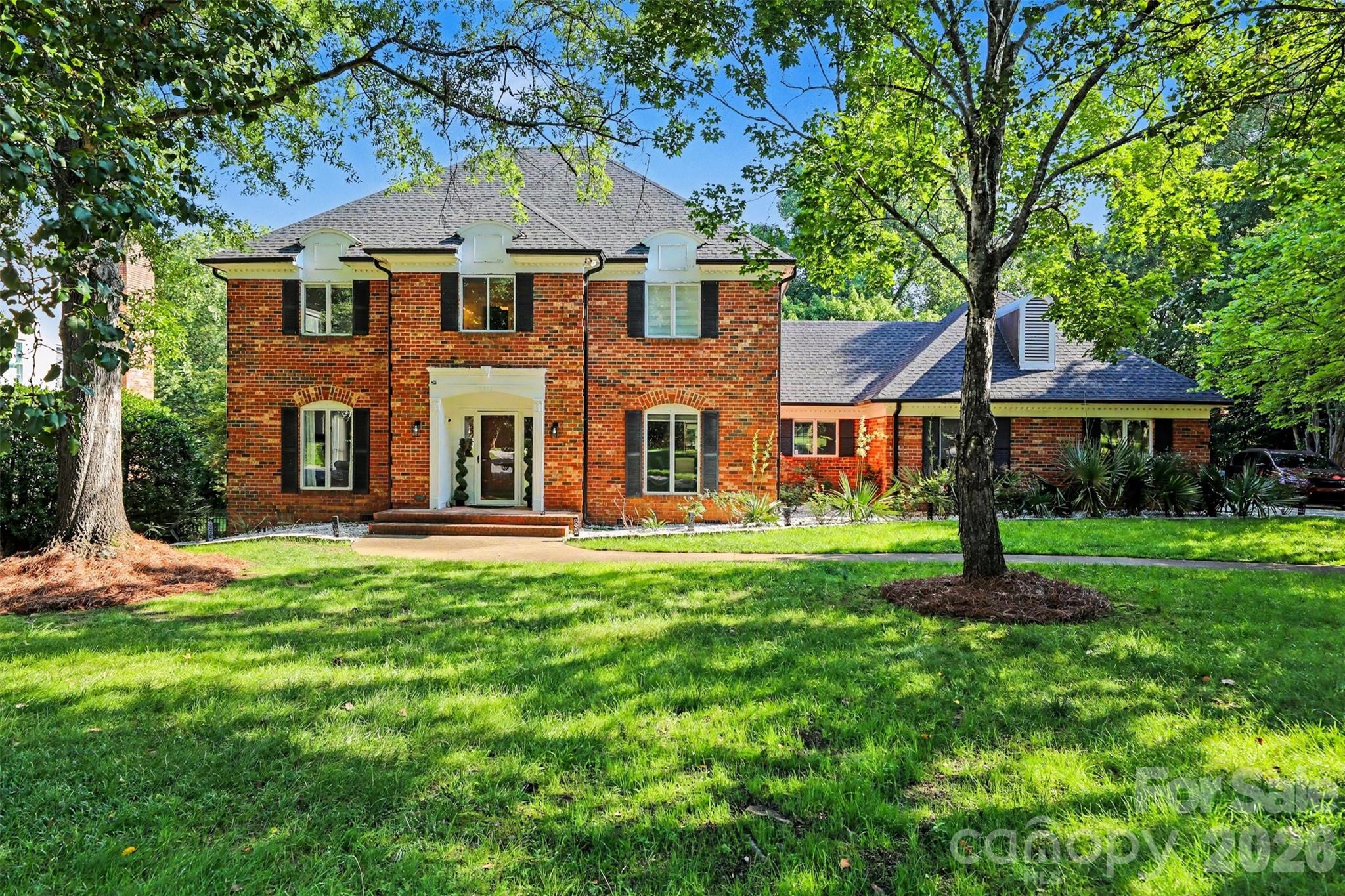 2814 winding oak Drive