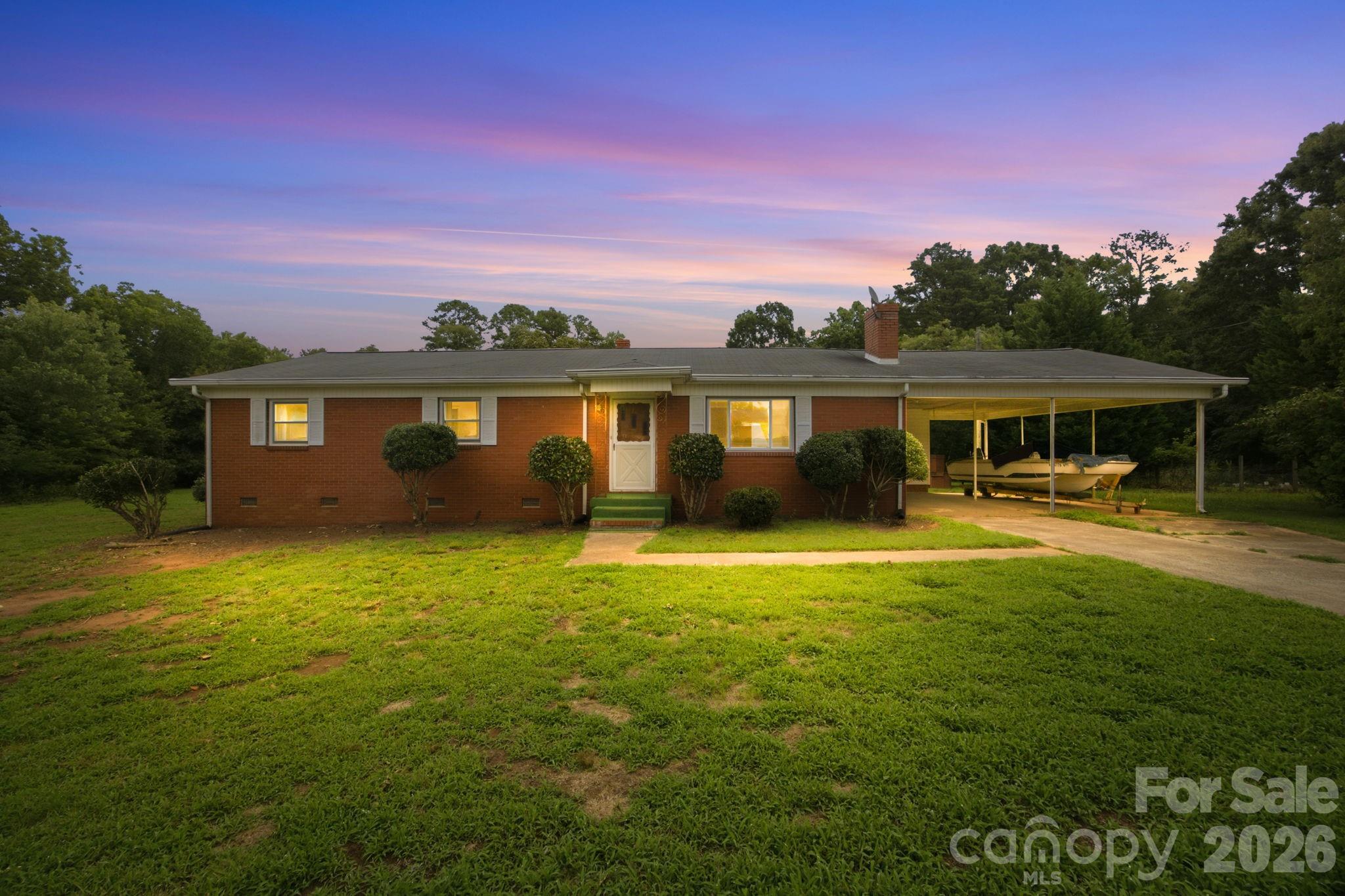144 Rockwell Loop