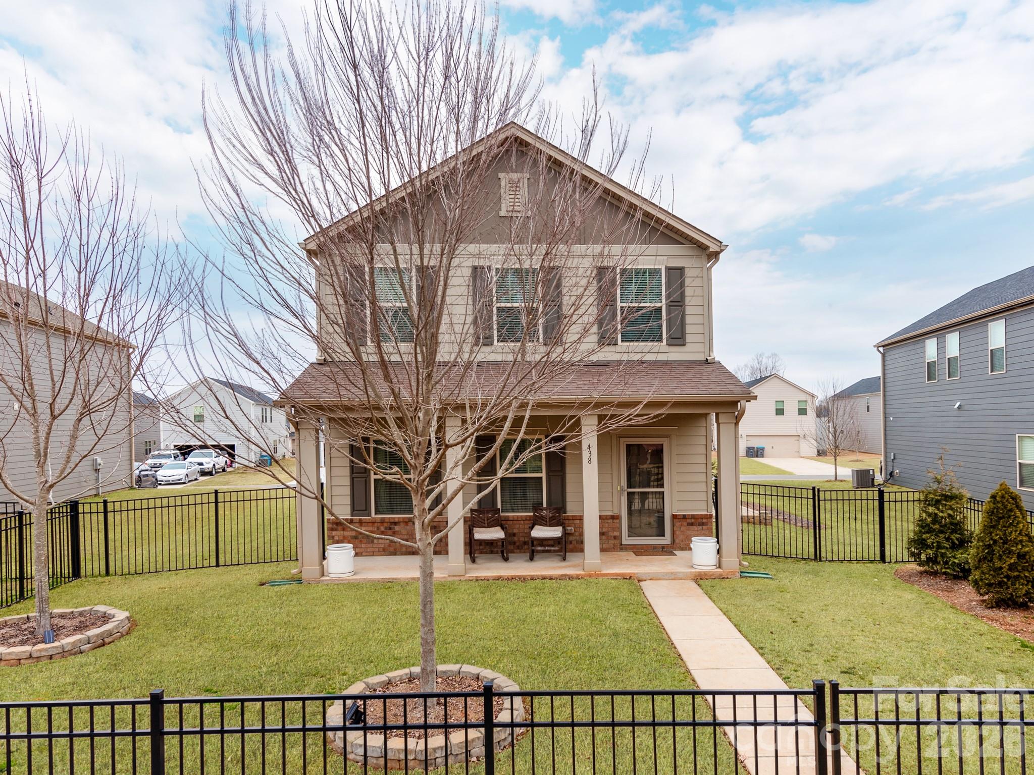 438 Nixon Road, Belmont
