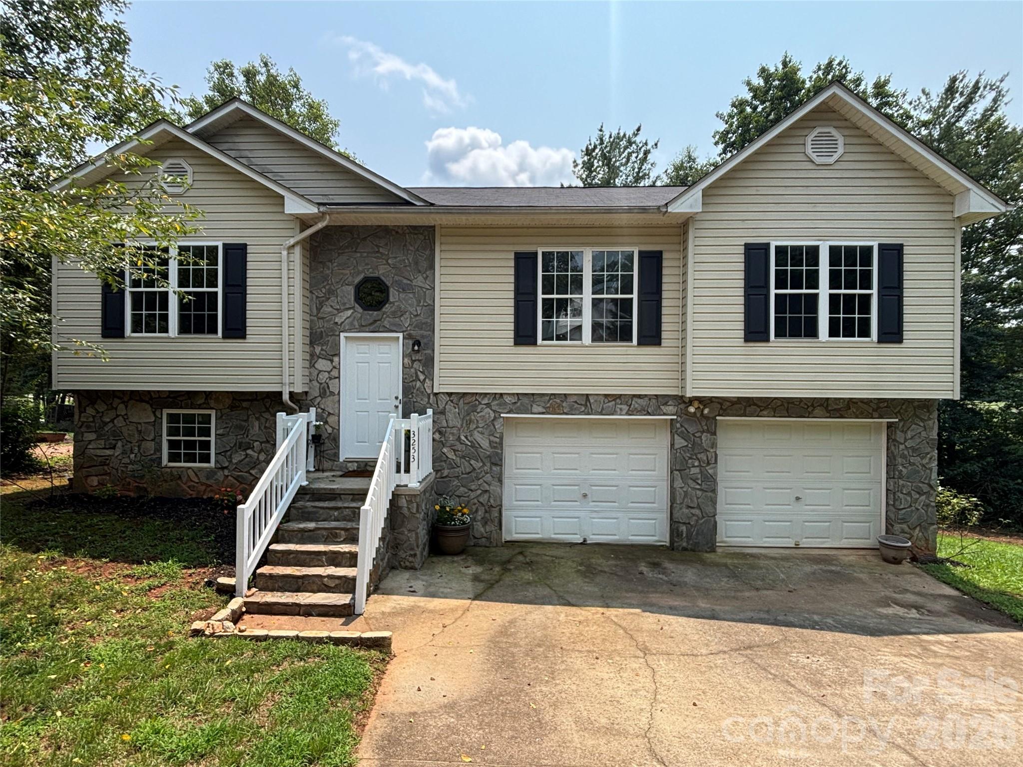 3253 Capital Court, Lenoir