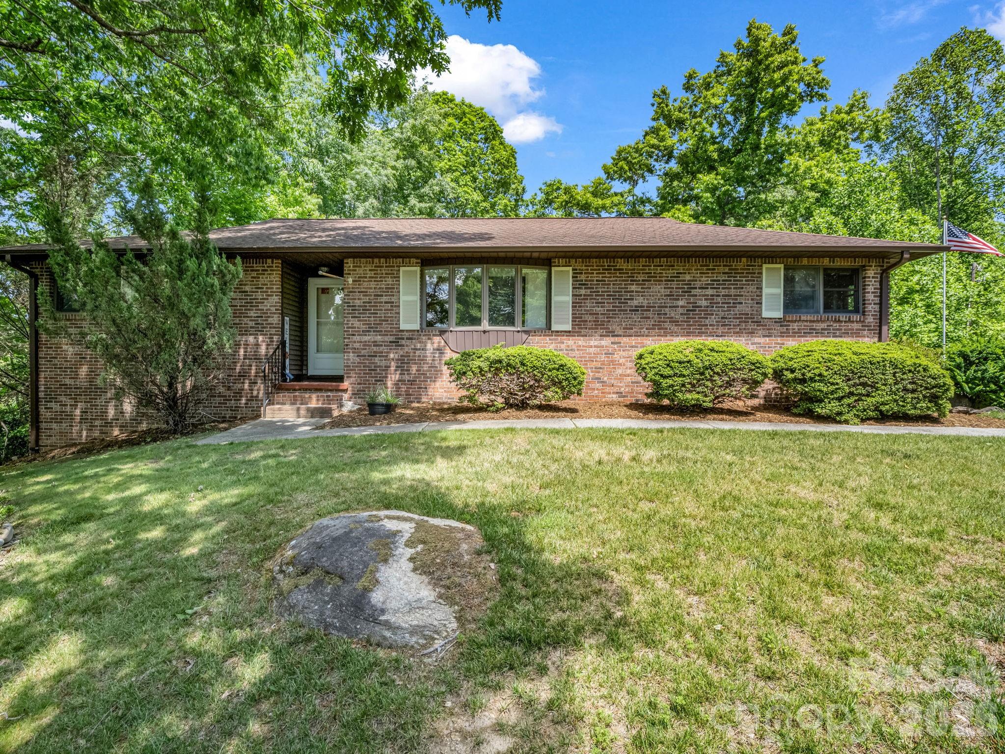 156 Deer Run, Hendersonville