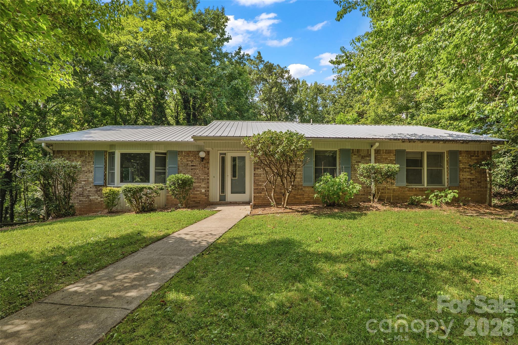 709 Forest Ridge Drive, Hendersonville