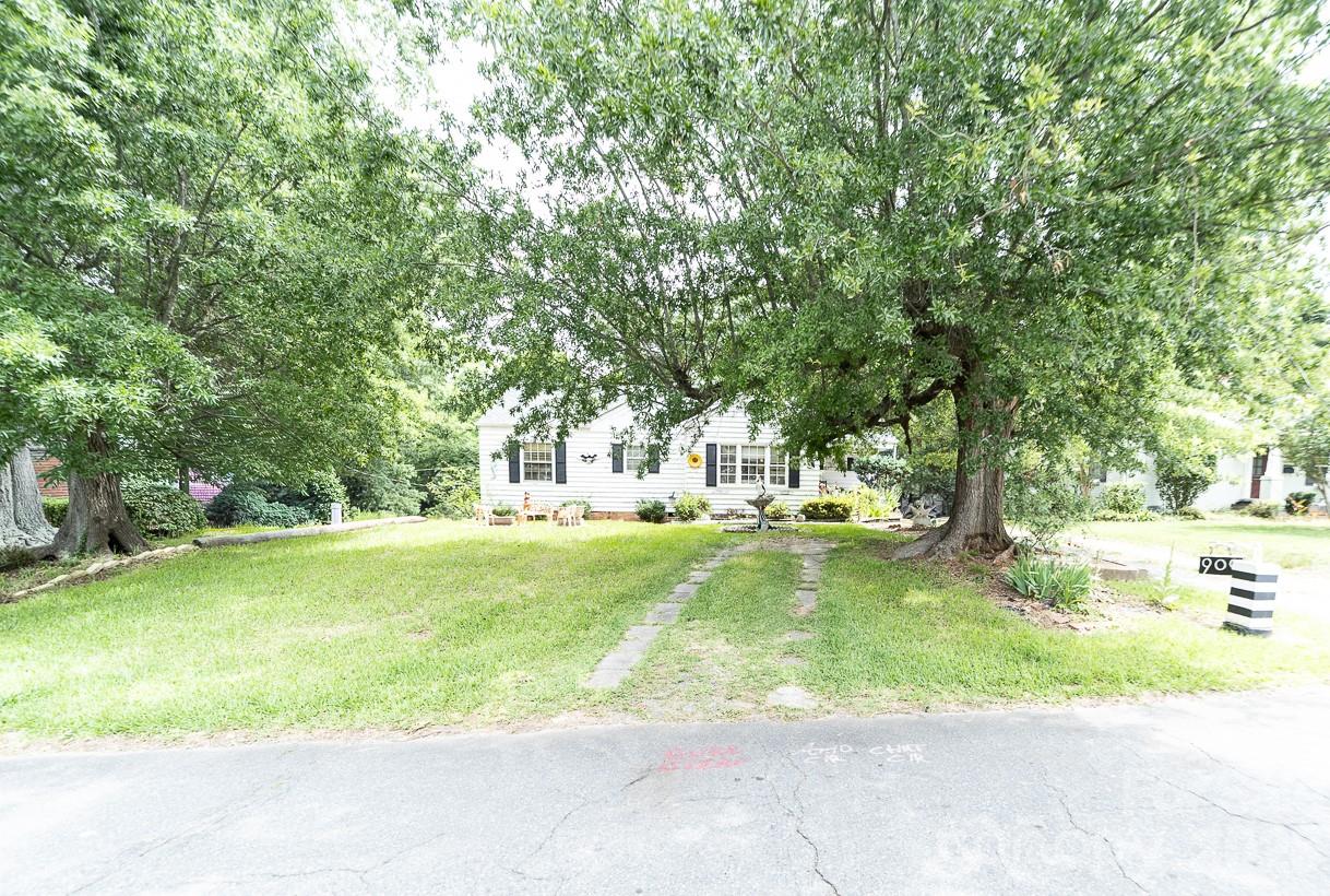 909 Drummond Avenue