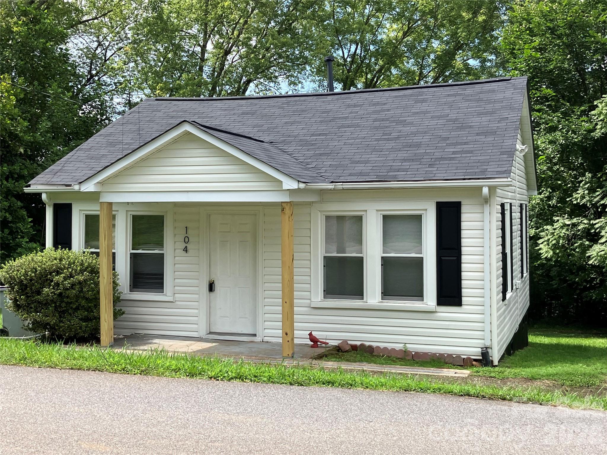 104 Countryside Drive, Lenoir