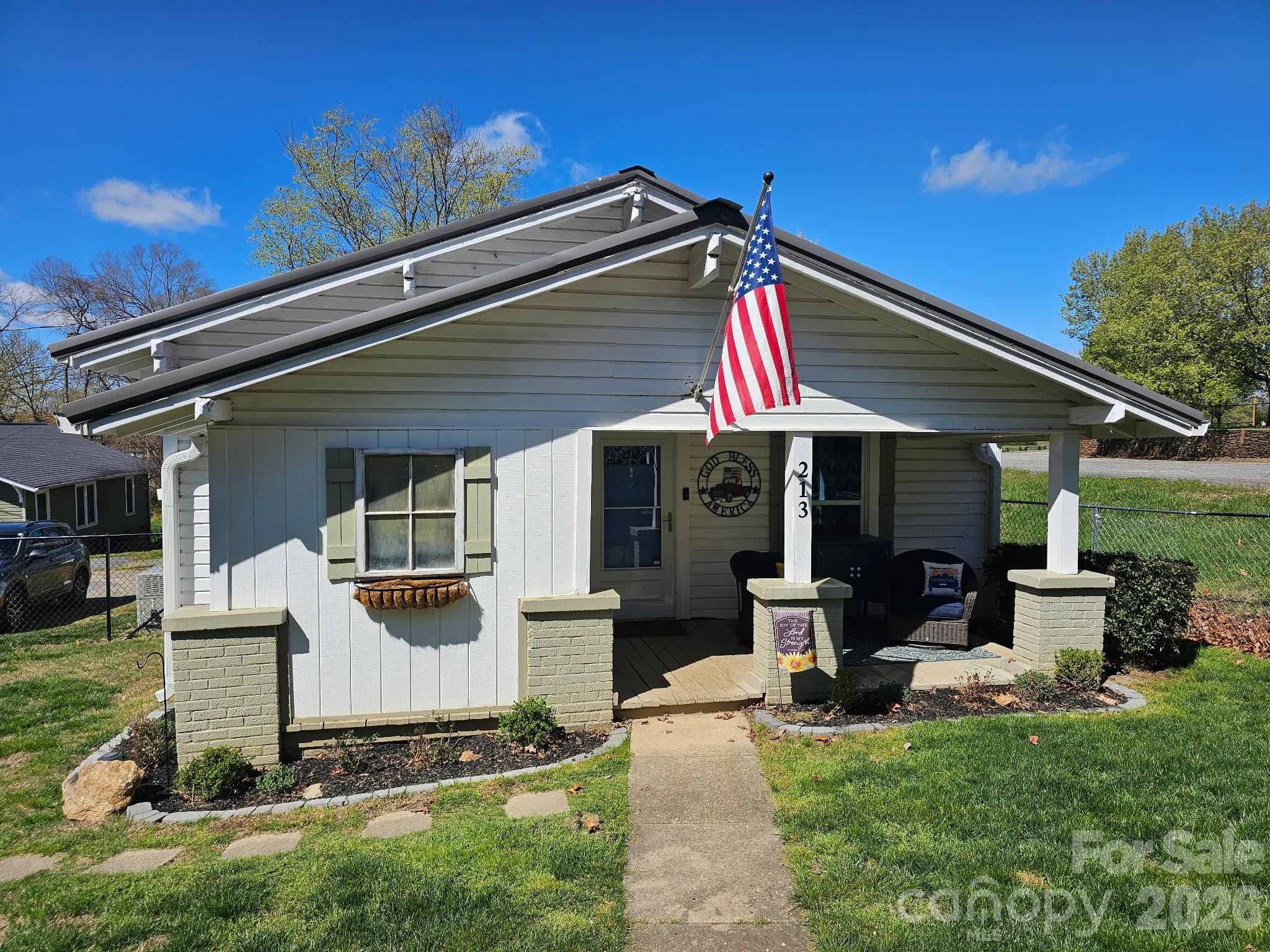 213 Colombo Street, Valdese