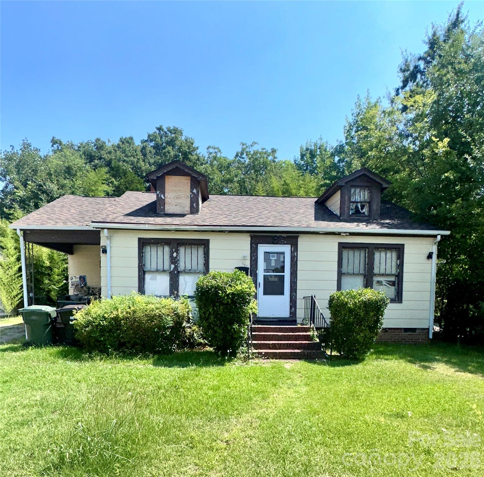 627 Black Street