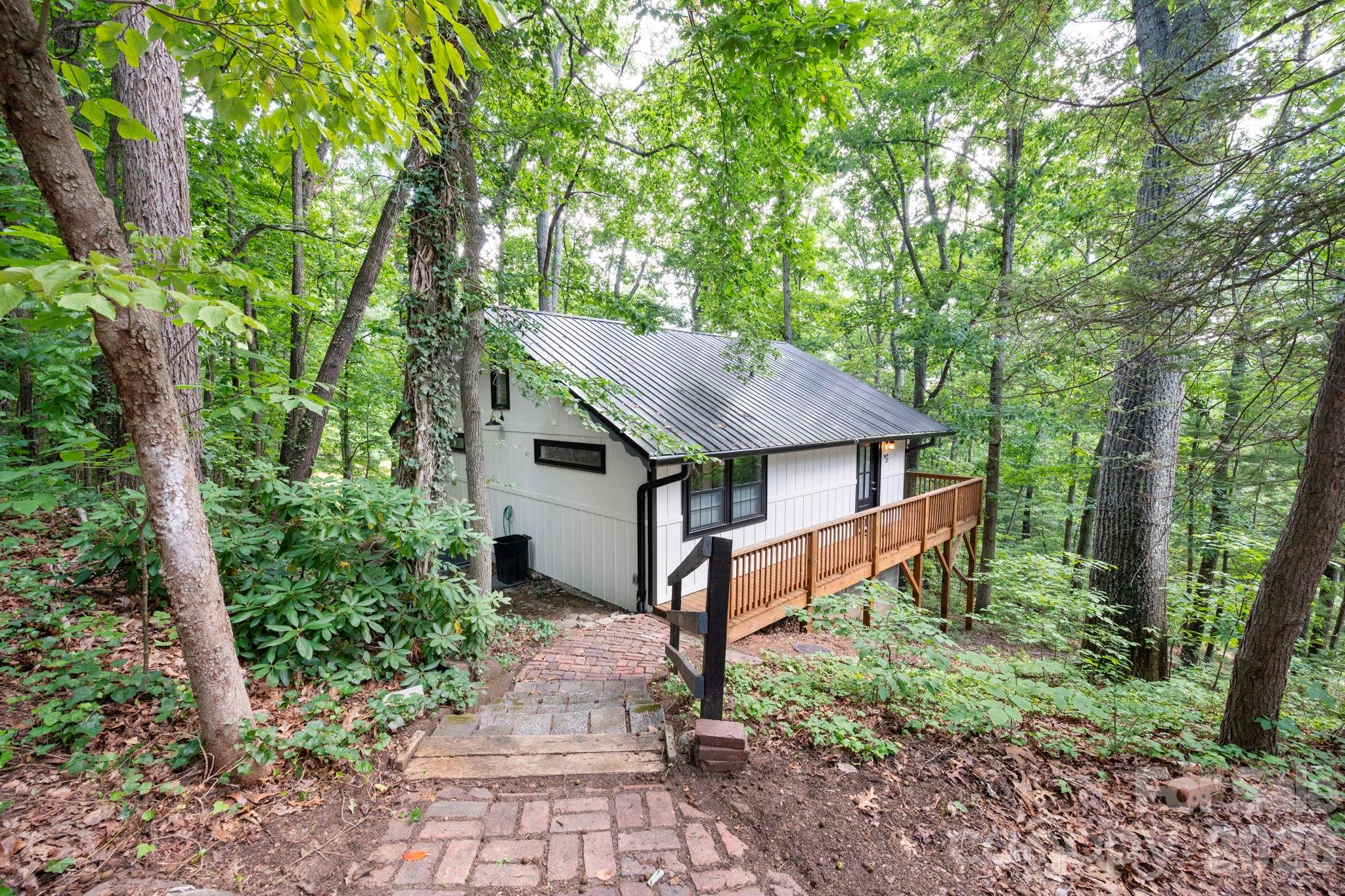 17 Woodhaven Place, Asheville