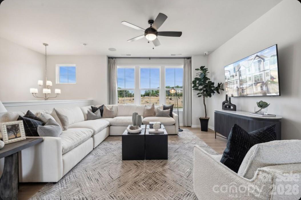 558 Silver Star Boulevard