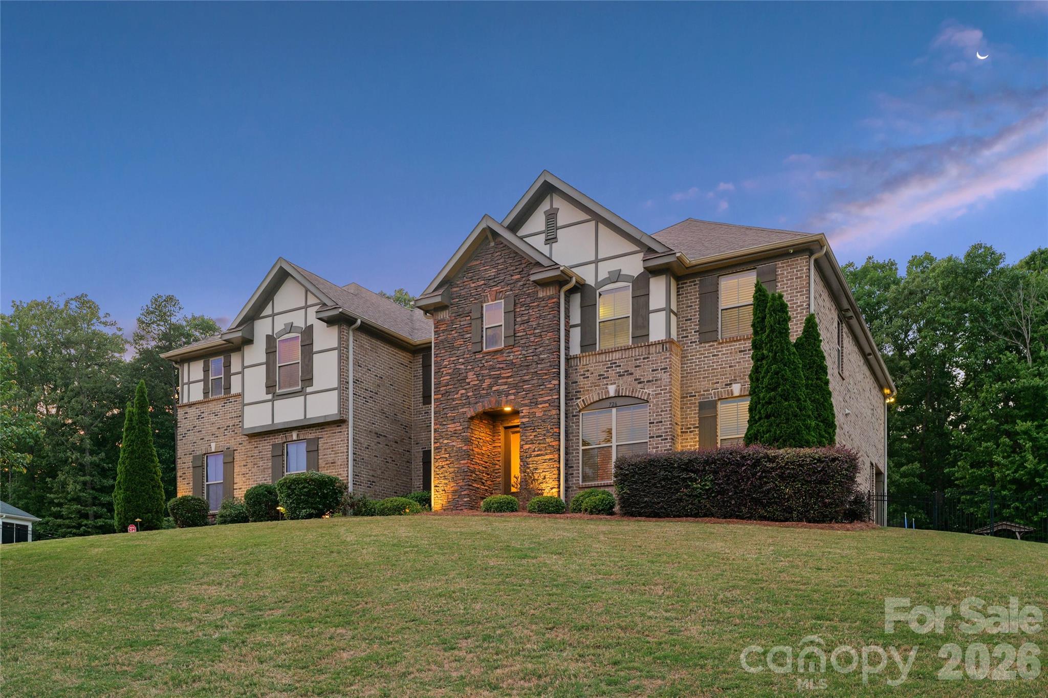 726 Lingfield Lane