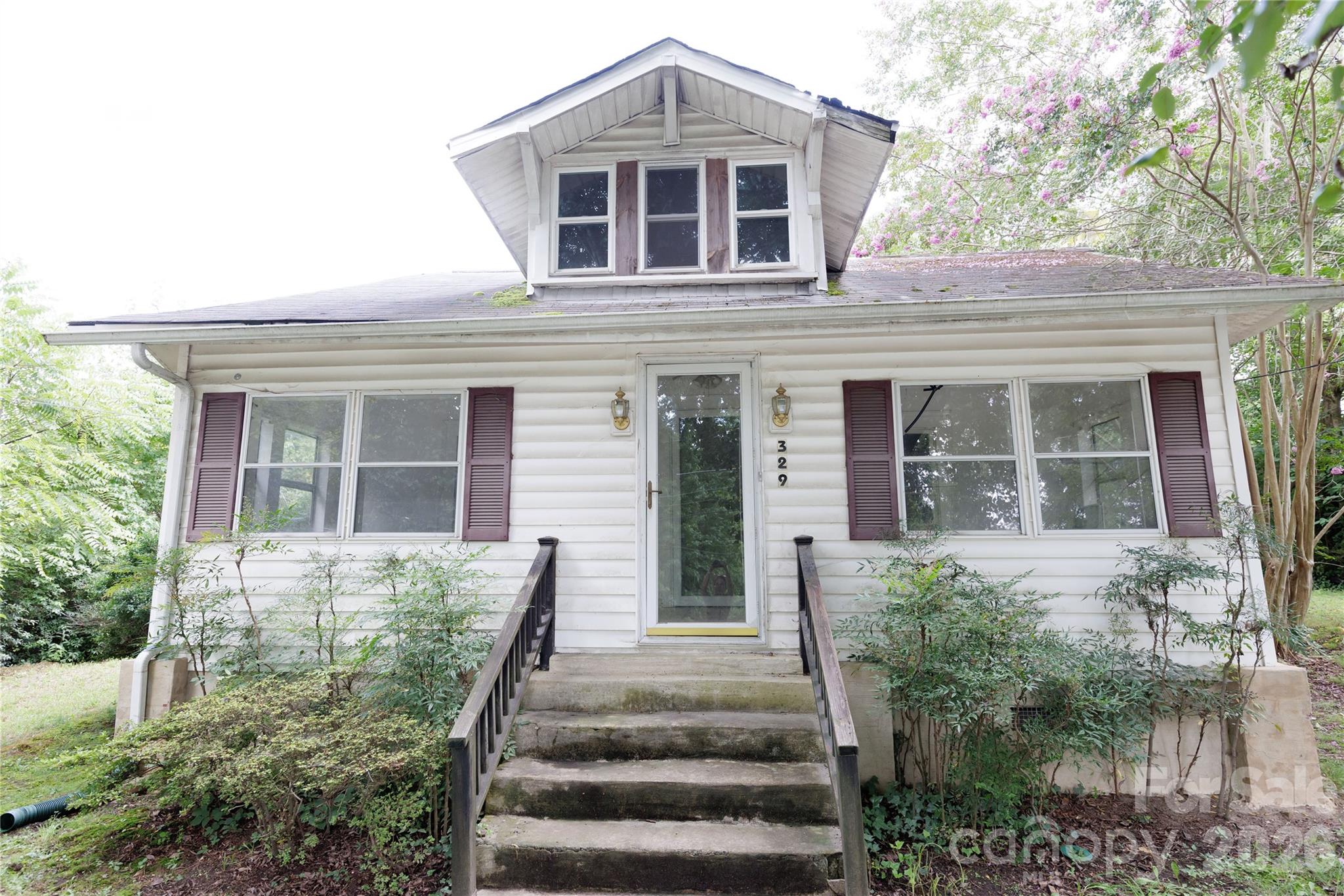 329 Finley Avenue, Lenoir