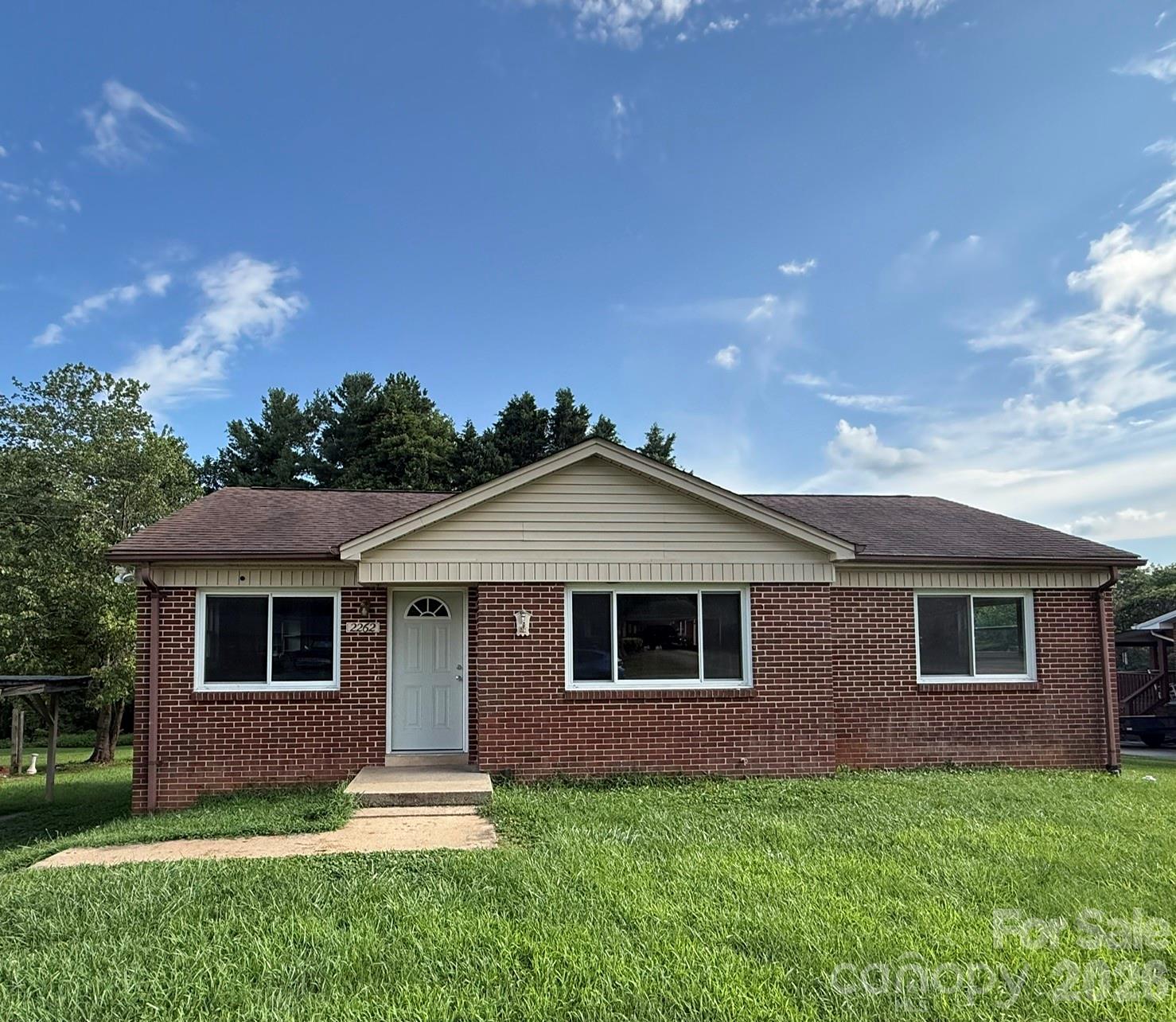 2262 9th Avenue Drive, Hickory