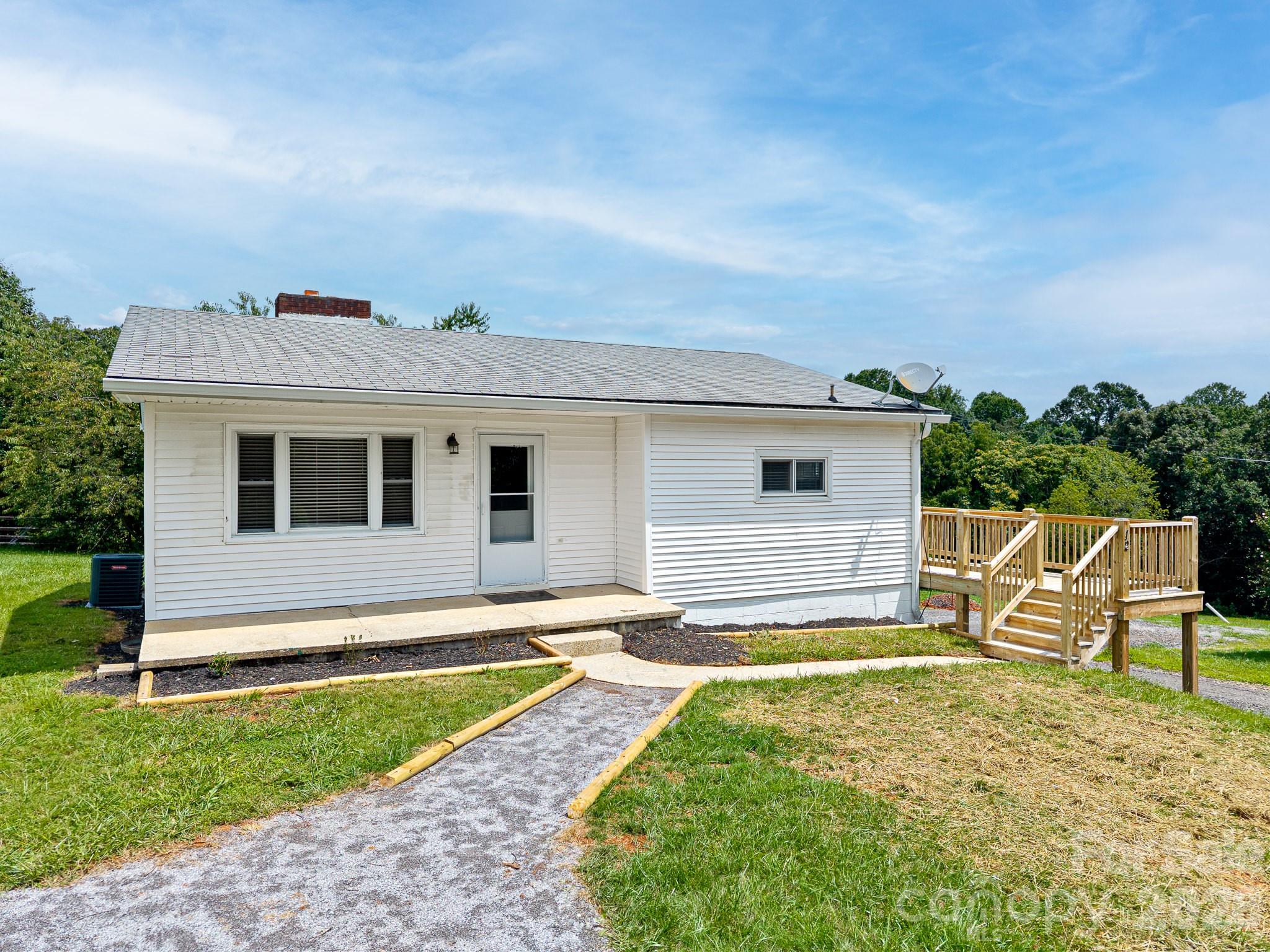12 Baker Road, Asheville