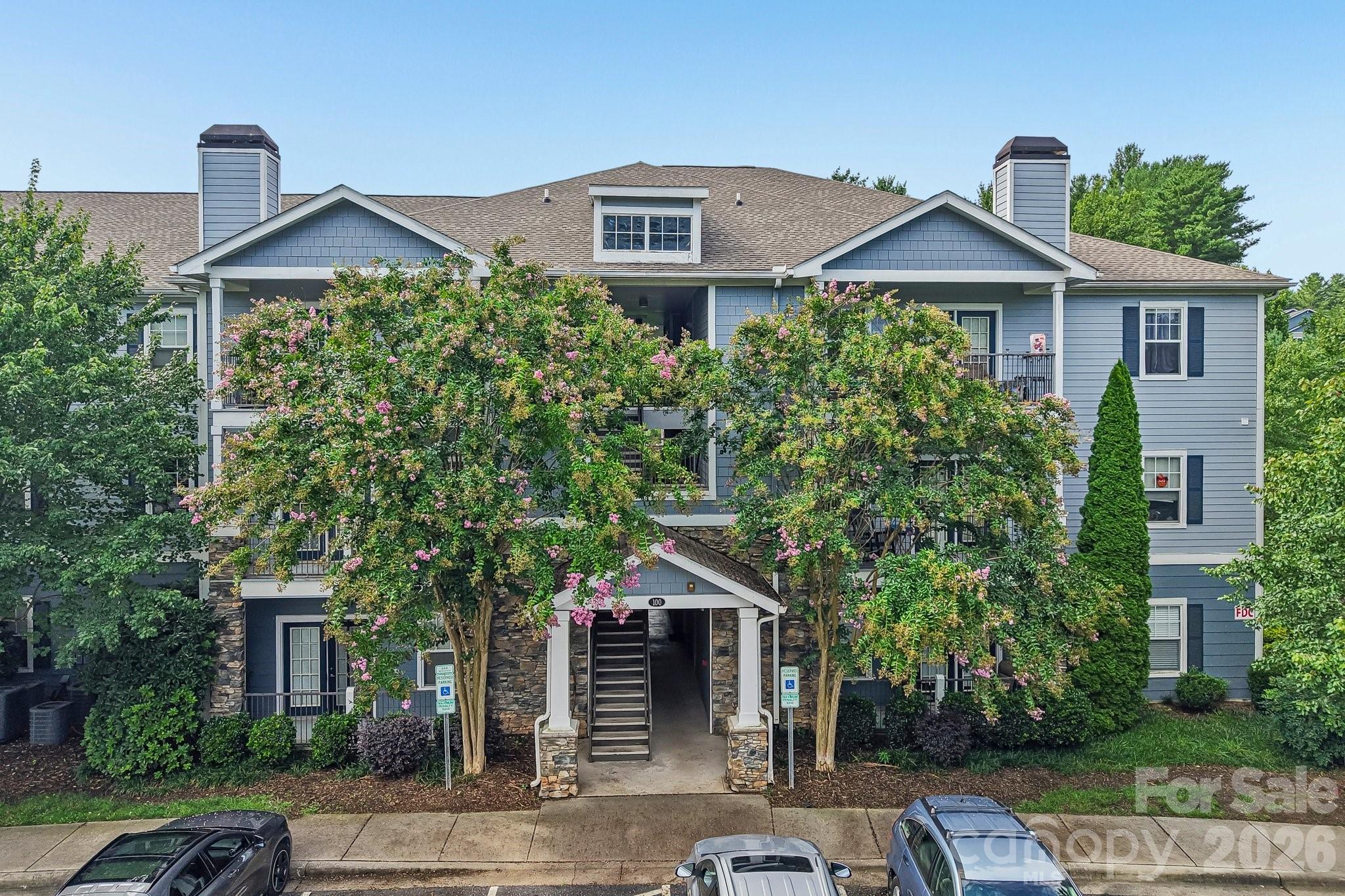 100 Vista Lake Drive