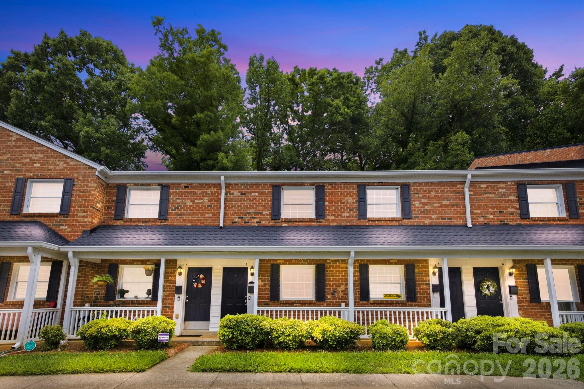 1215 Green Oaks Lane