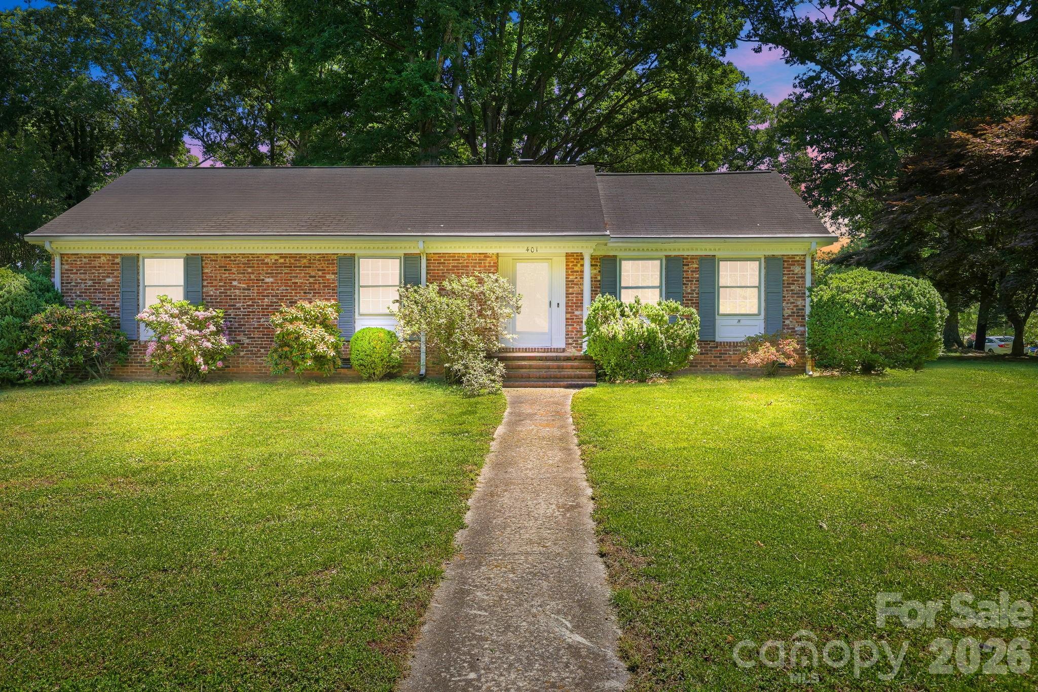 401 White Oaks Drive
