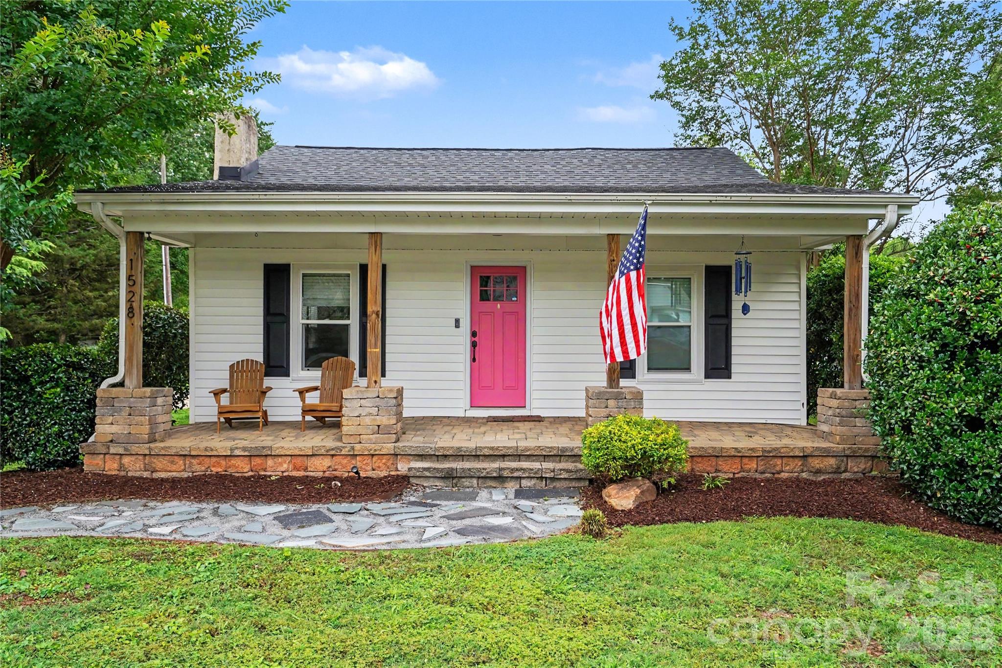 1528 Point Road