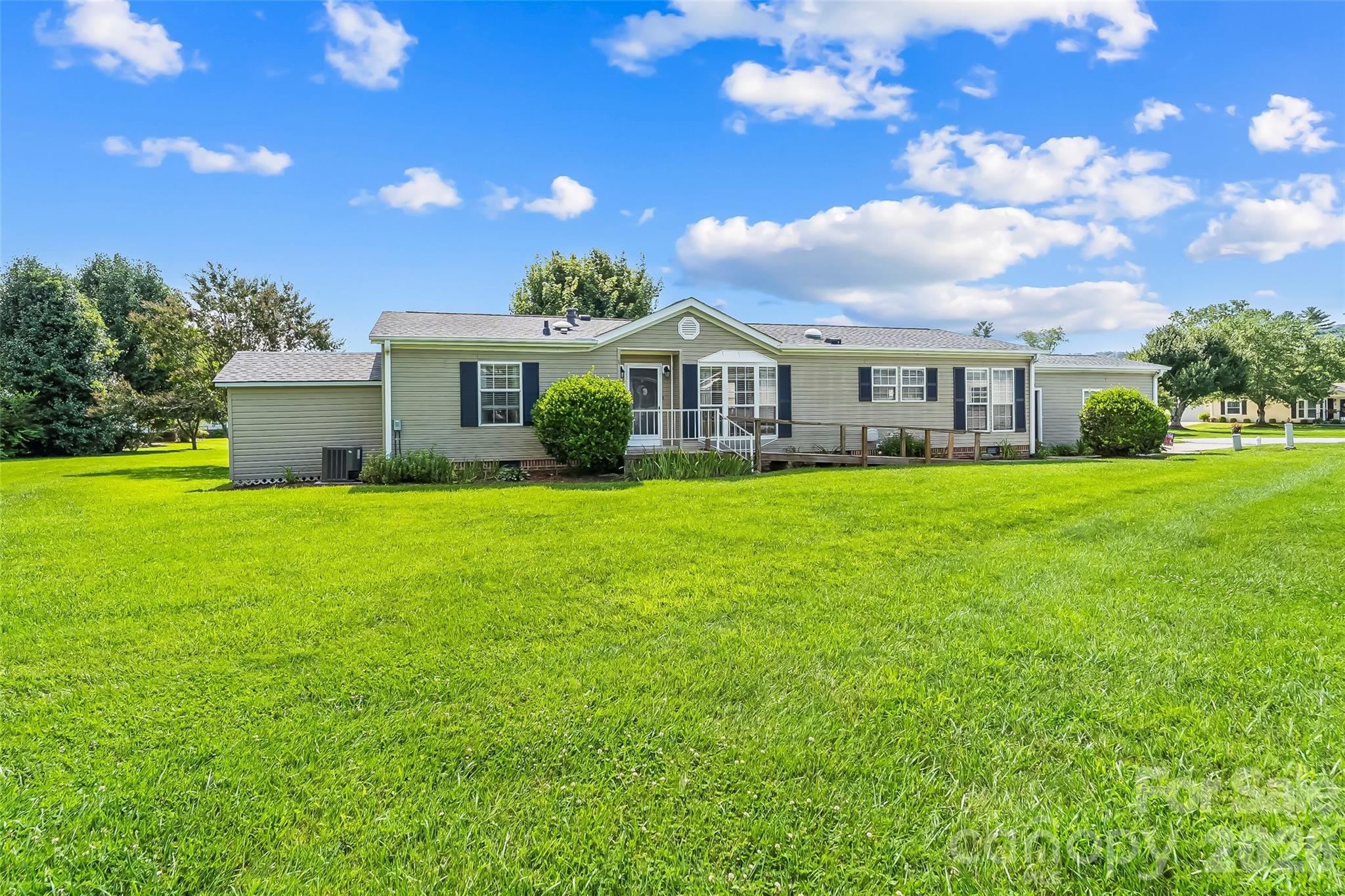 208 Red Birch Court, Hendersonville