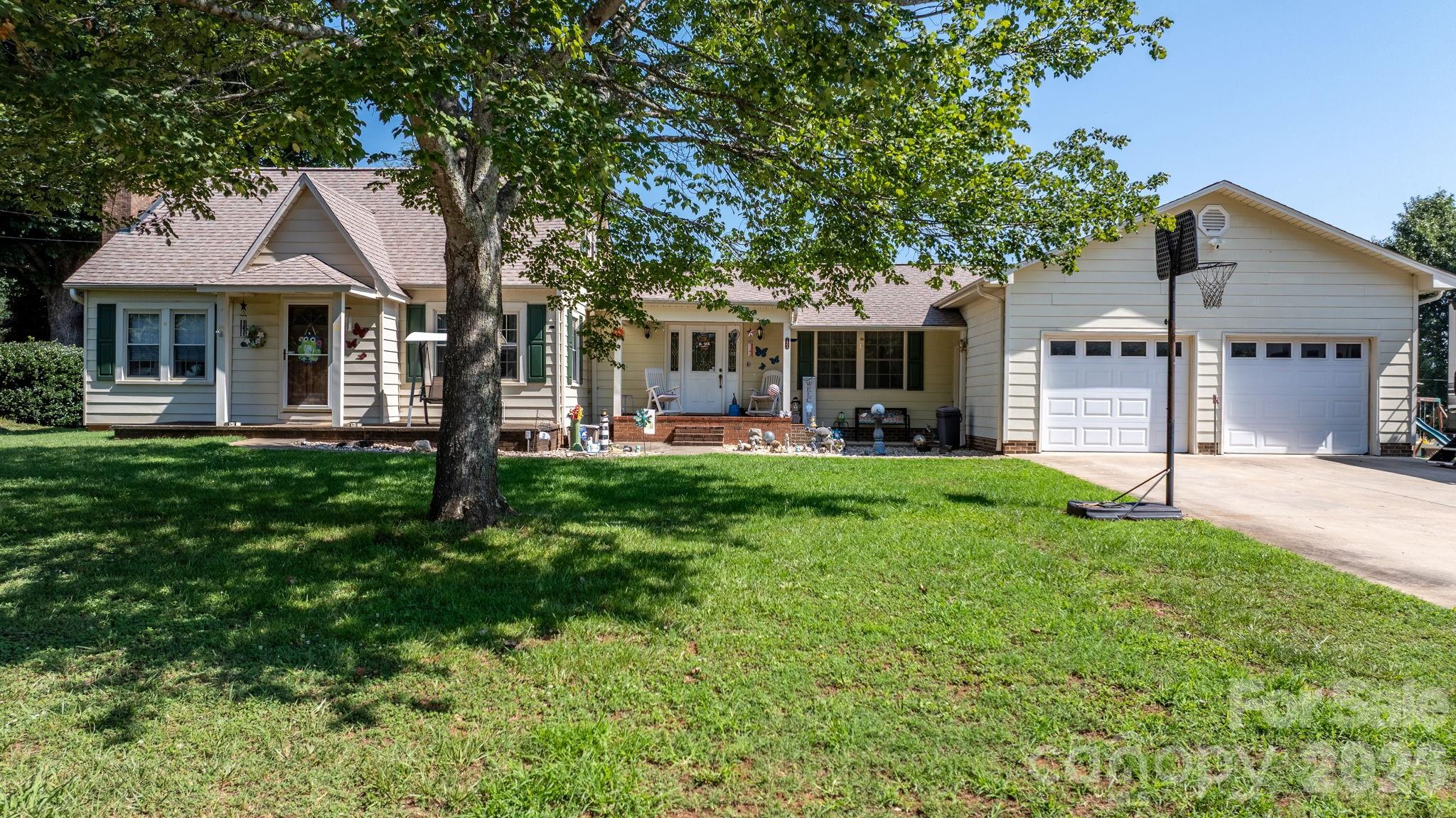 2504 Brentwood Circle