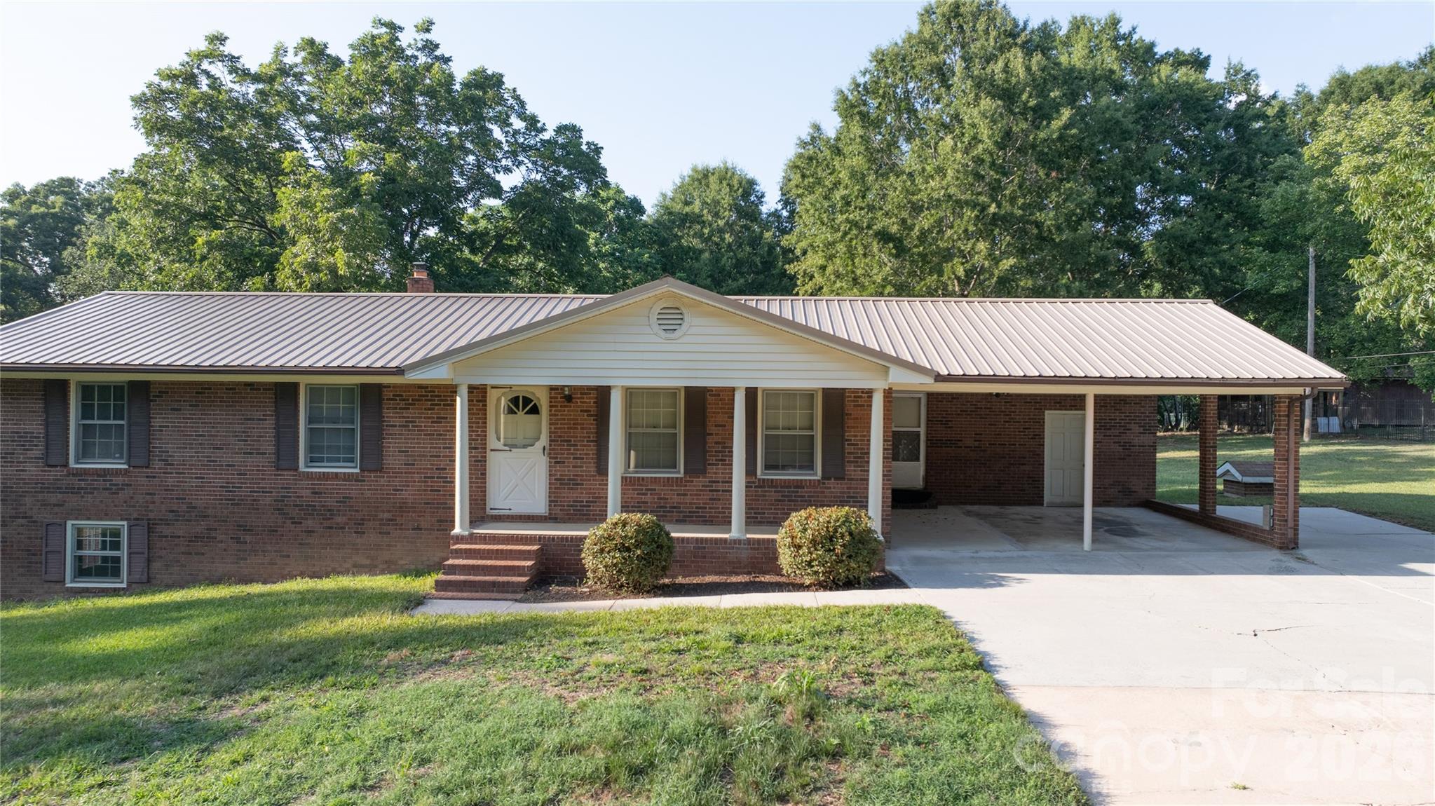 2209 Woodhurst Lane