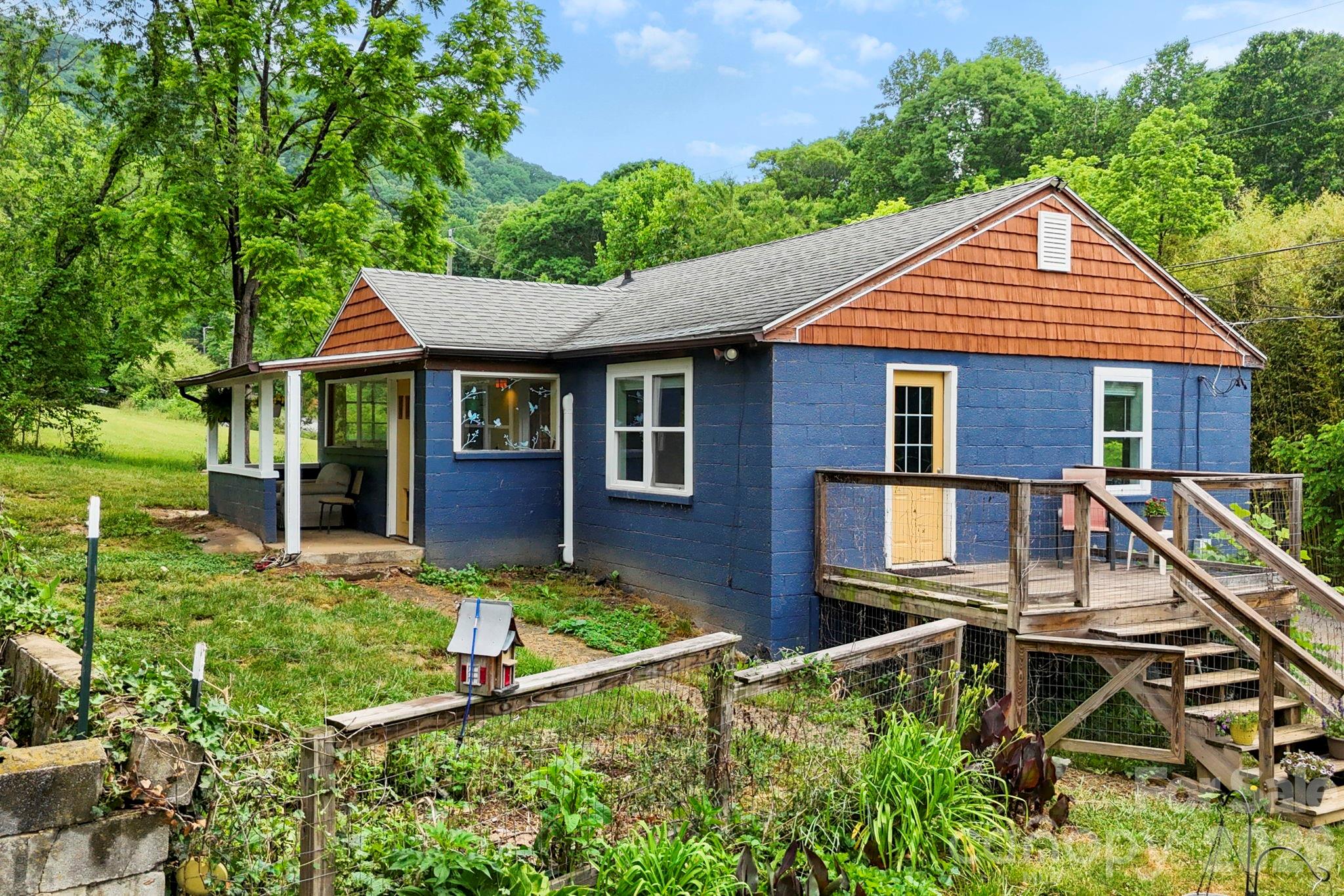 6 Mountain View Road