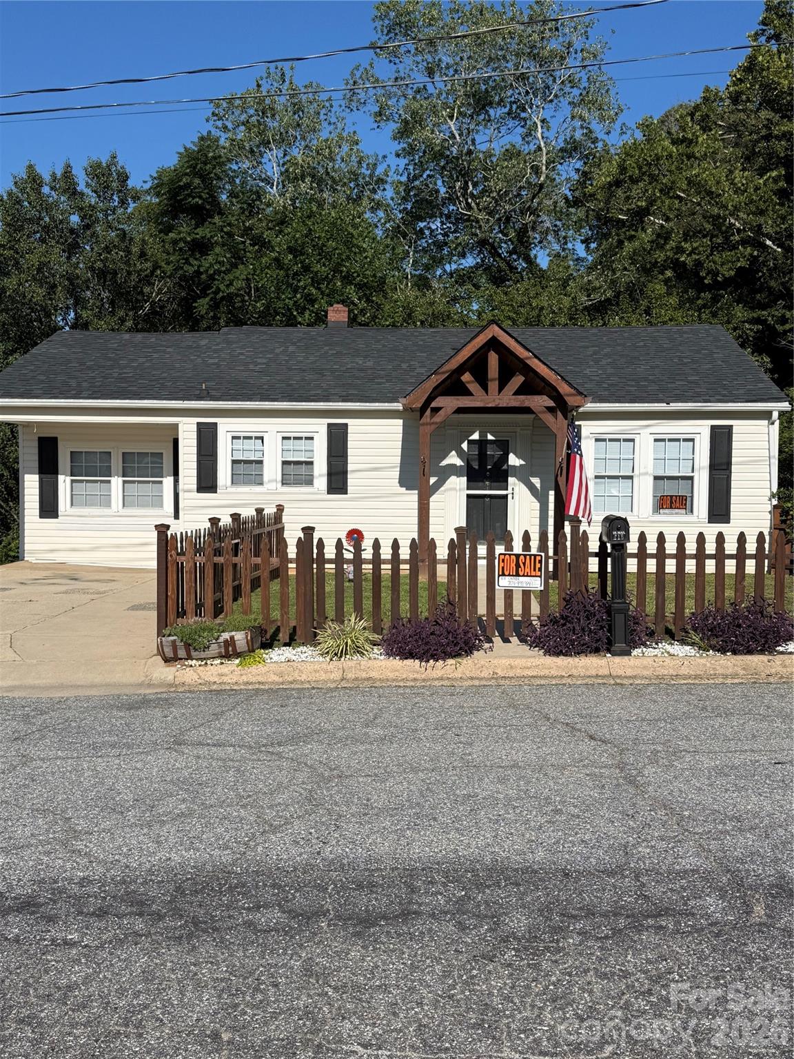 416 Edgewood Drive, Lenoir