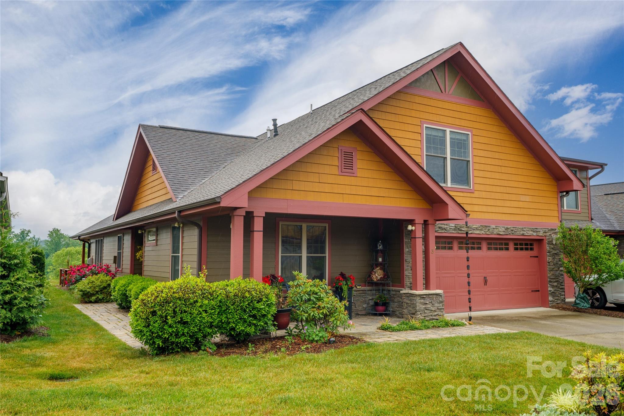 3 Holland Mountain View