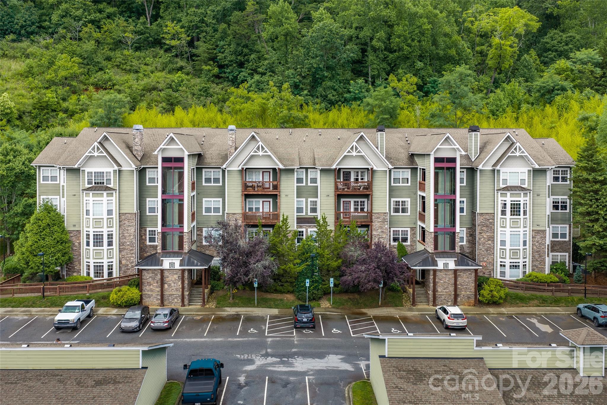 2000 Olde Eastwood Village Boulevard