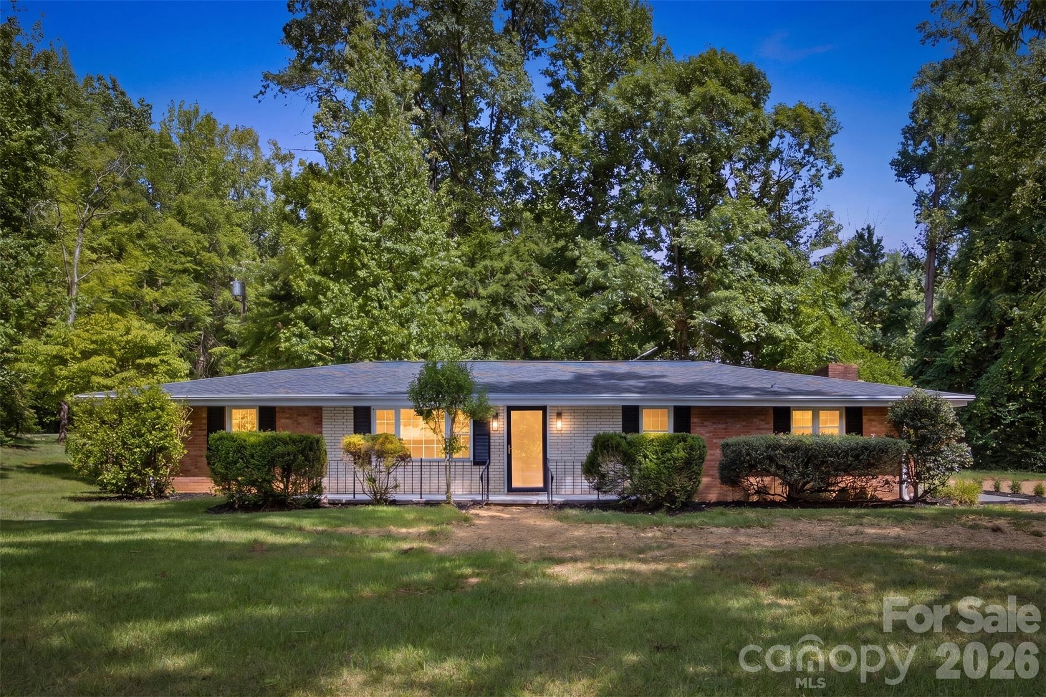 8223 Knollwood Circle