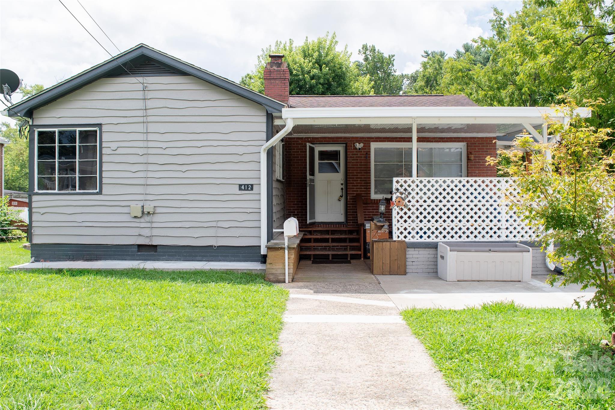 412 1st Avenue, Hendersonville