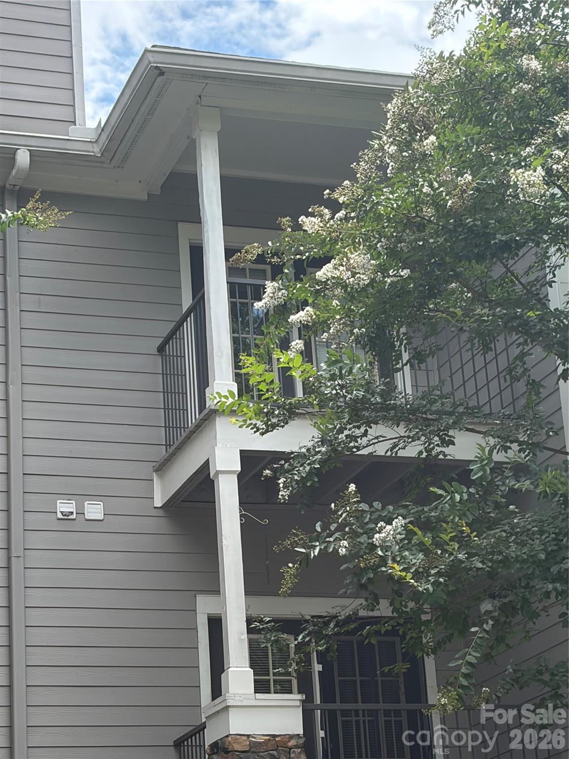 900 Vista Lake Drive