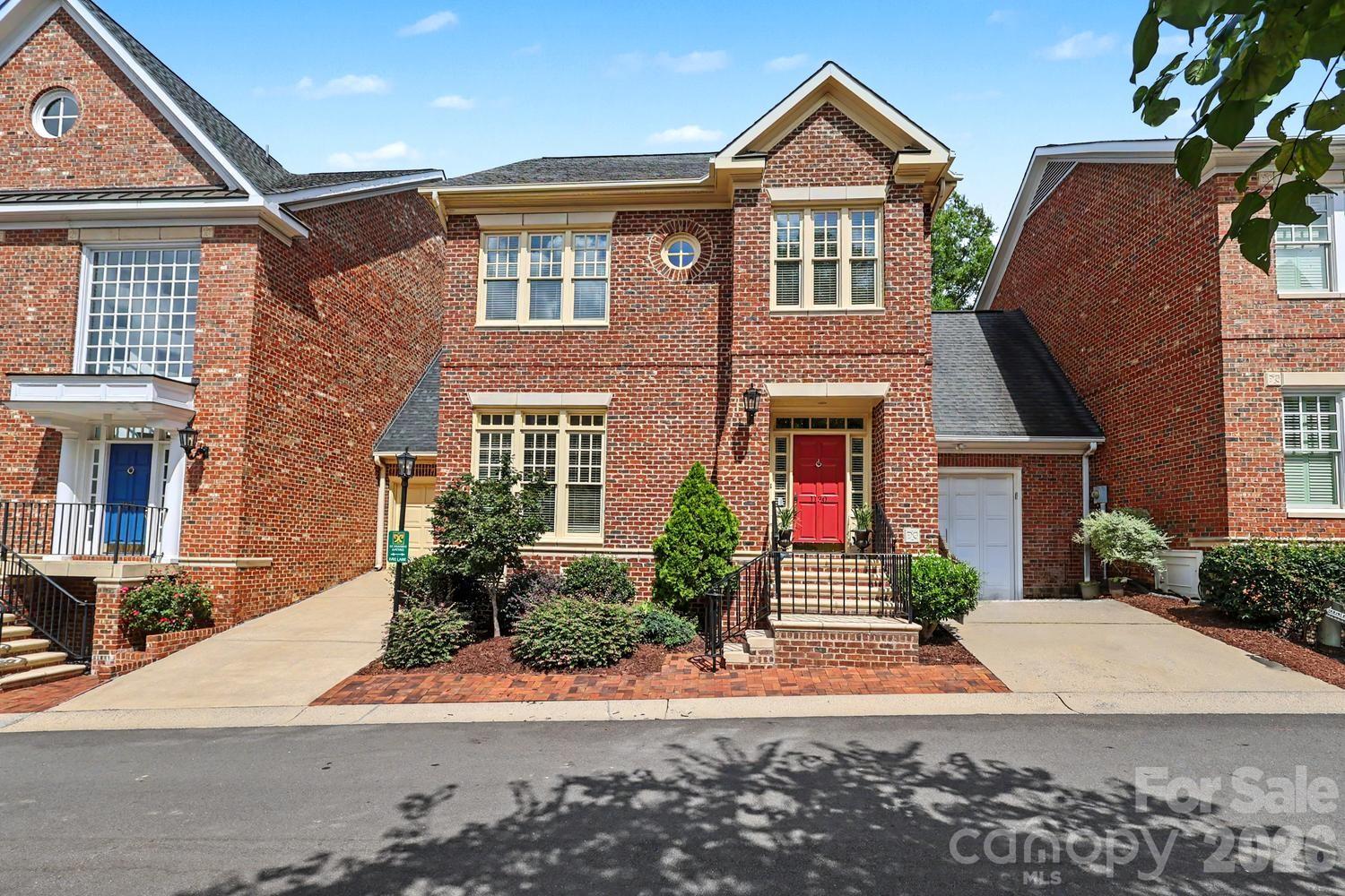 1120 Dilworth Crescent Row