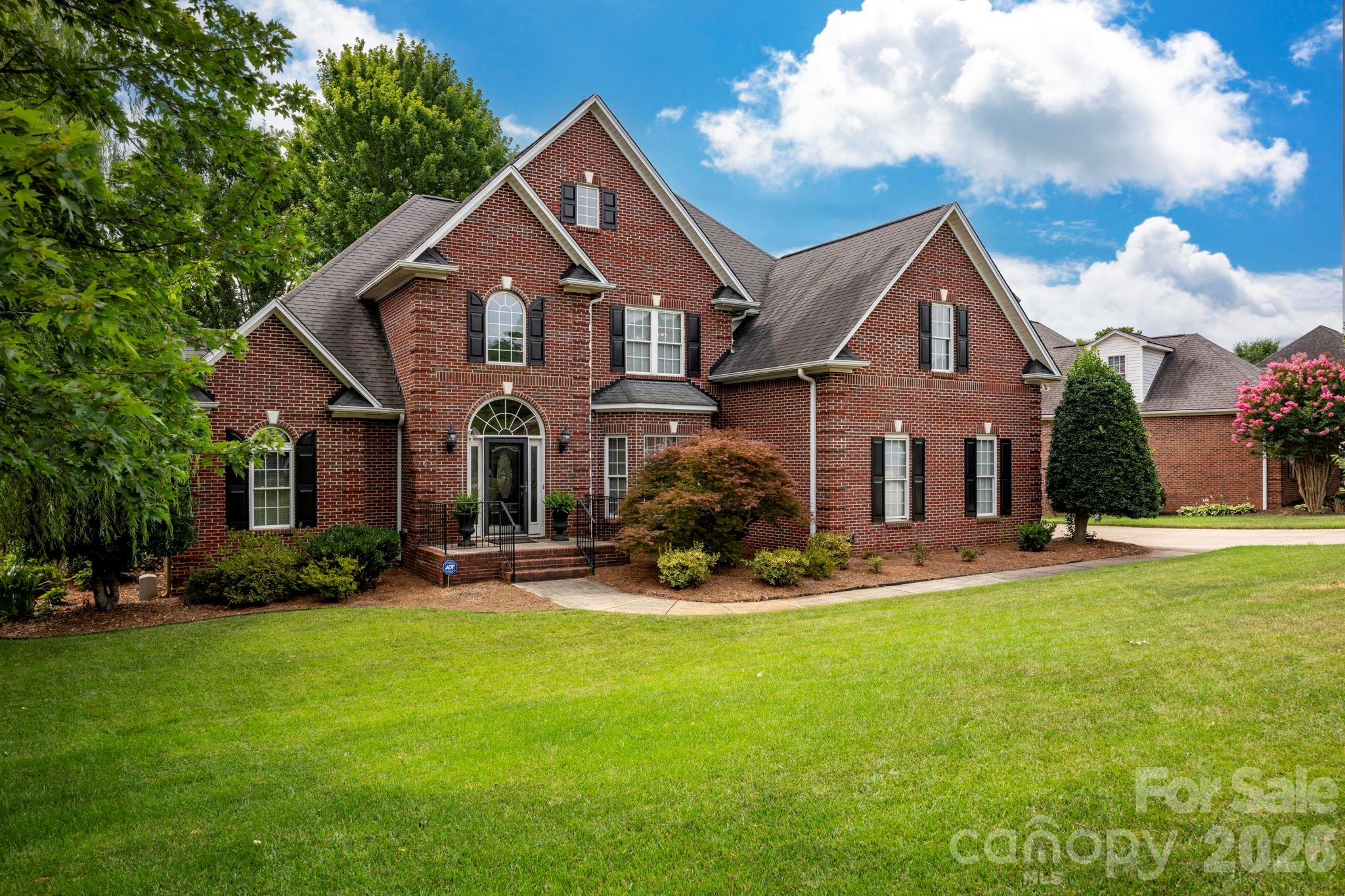 5523 Weavers Row, Gastonia
