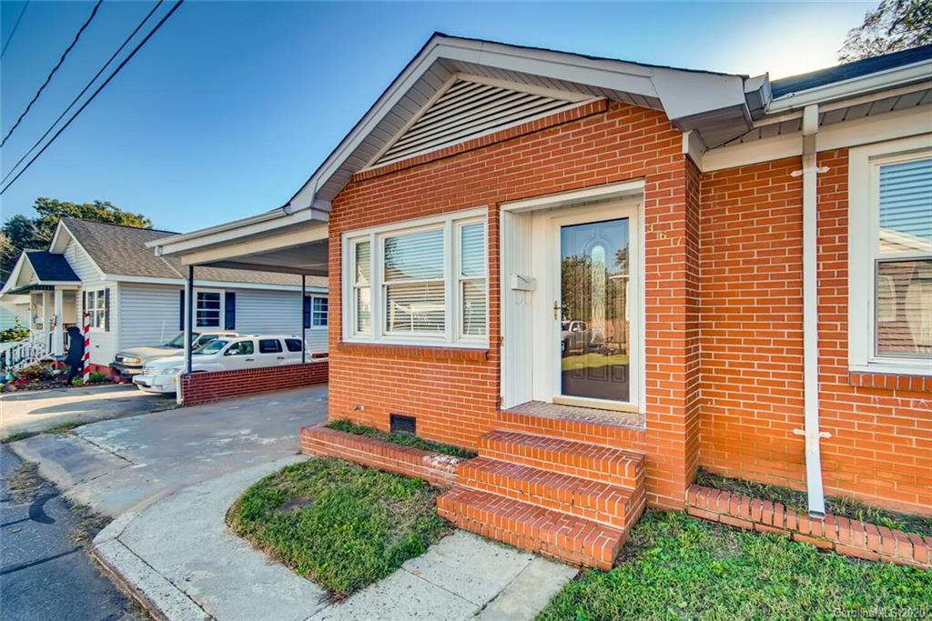 367 Woodlawn Avenue