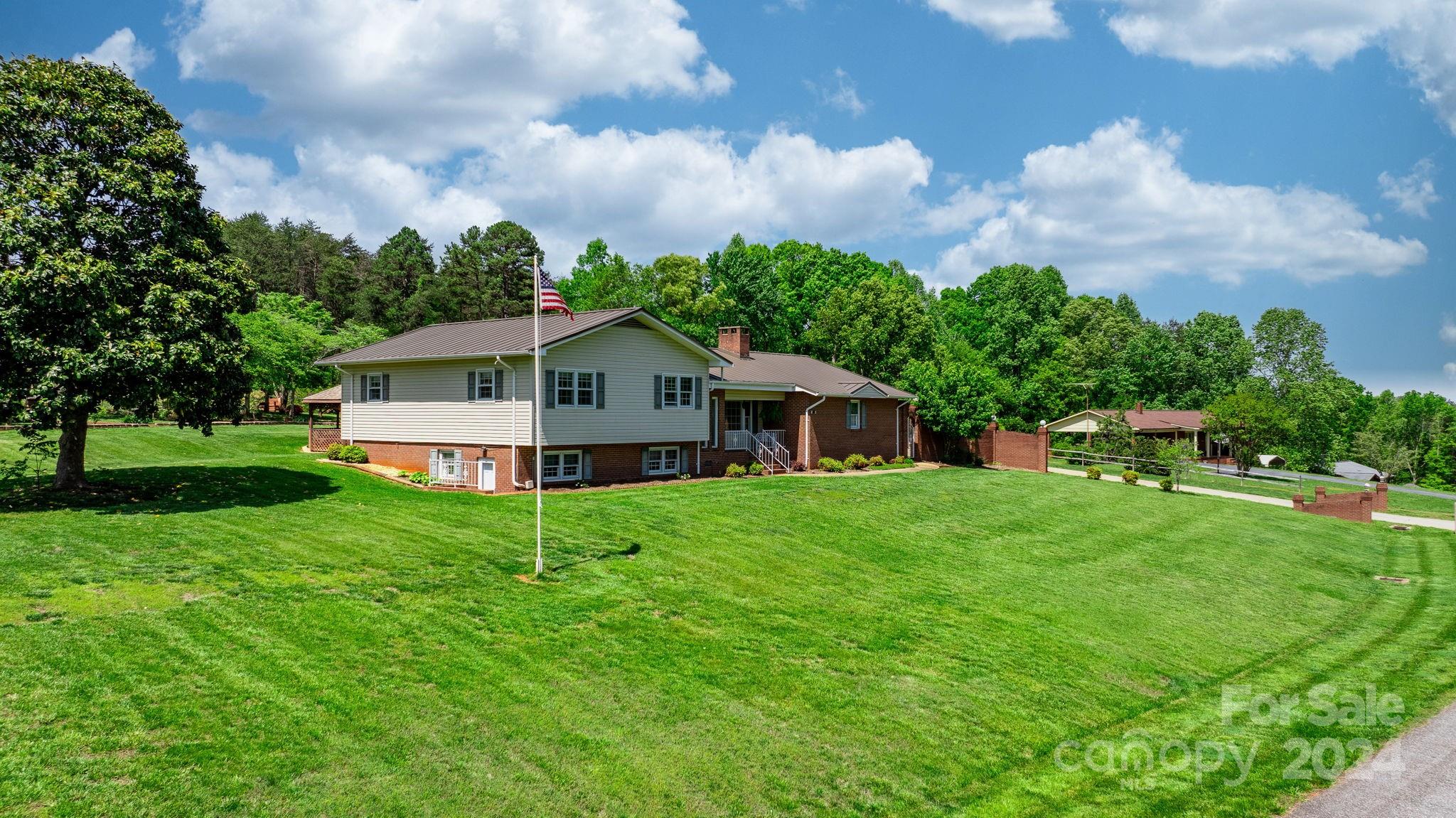 2726 Camelot Drive