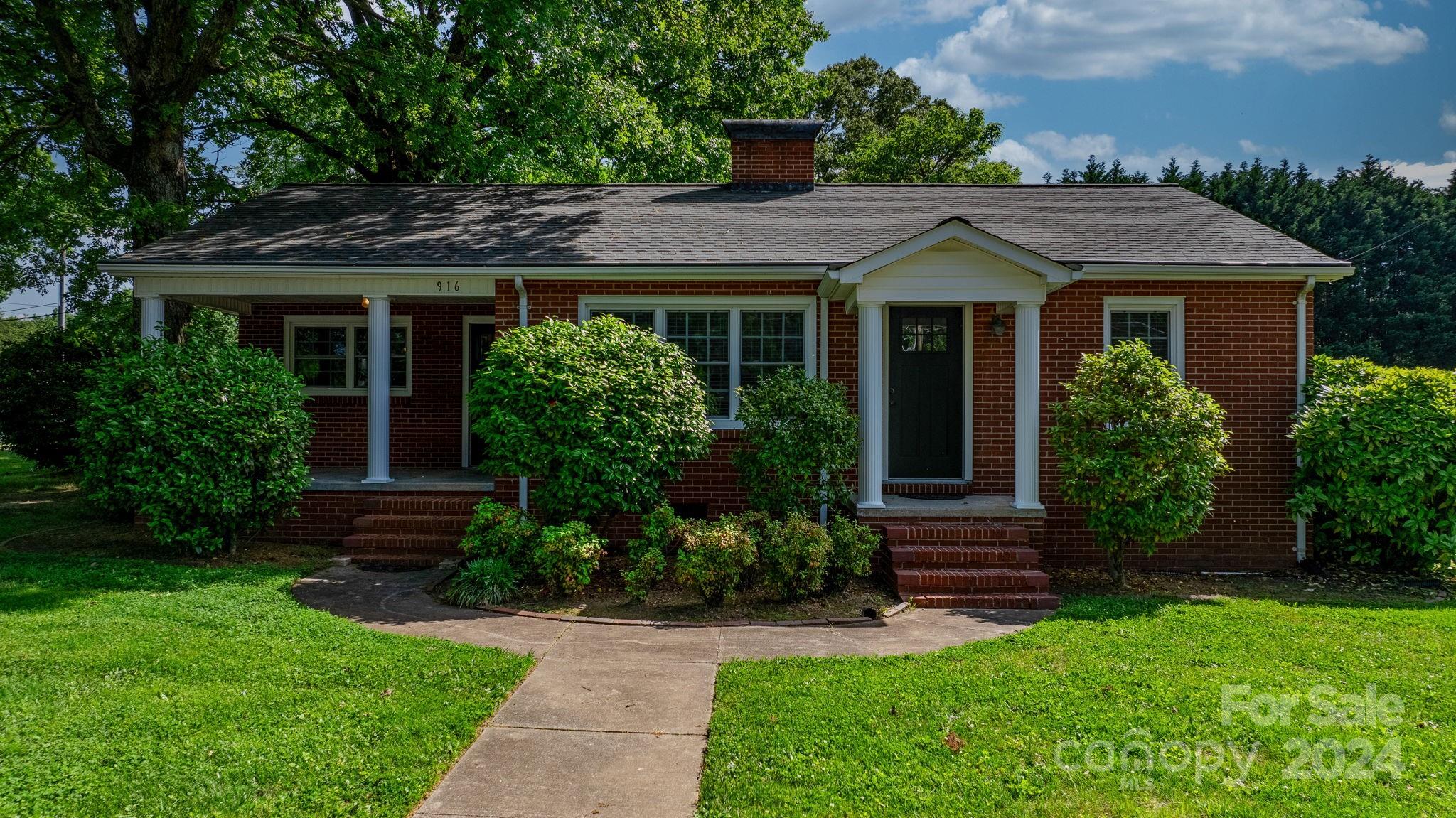 916 E Main Street