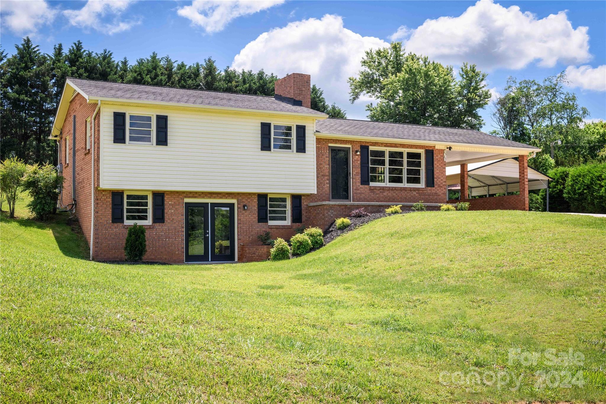 2560 Sweetbriar Circle