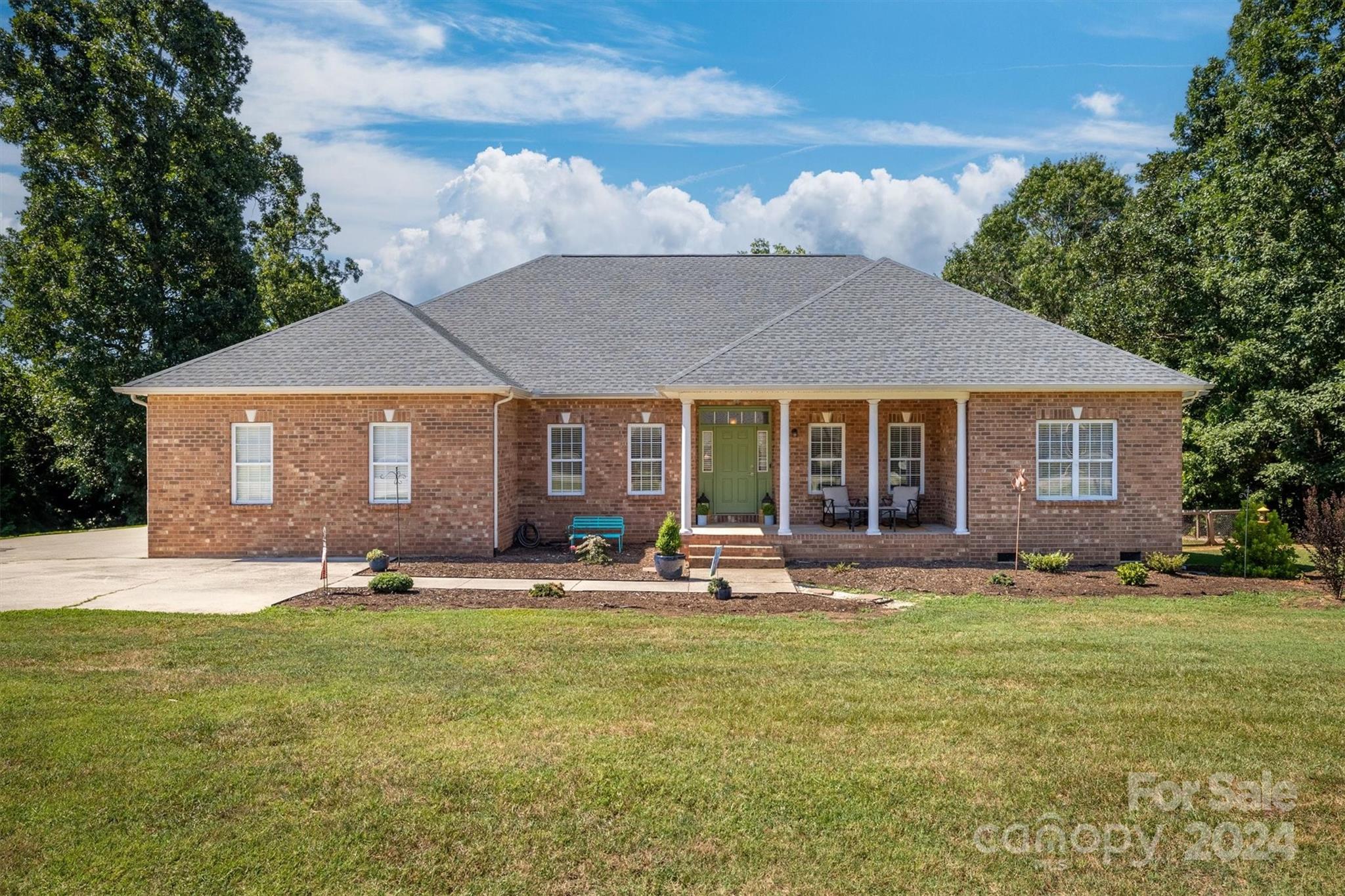 104 River Hills Way