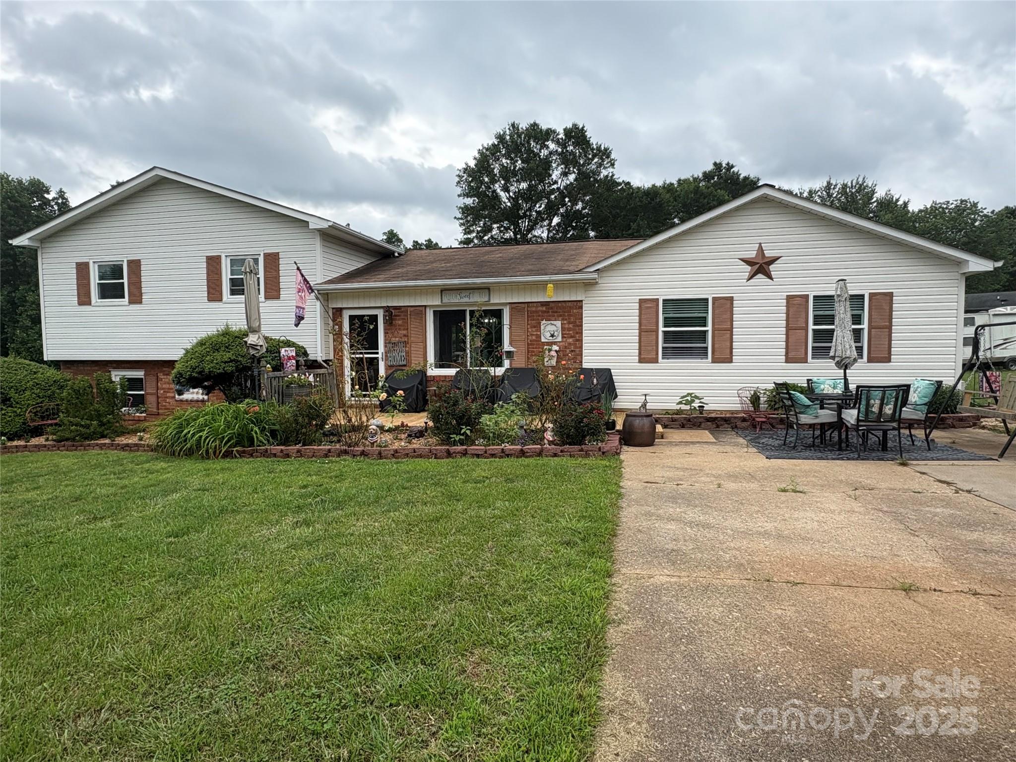 1895 Sandy Circle
