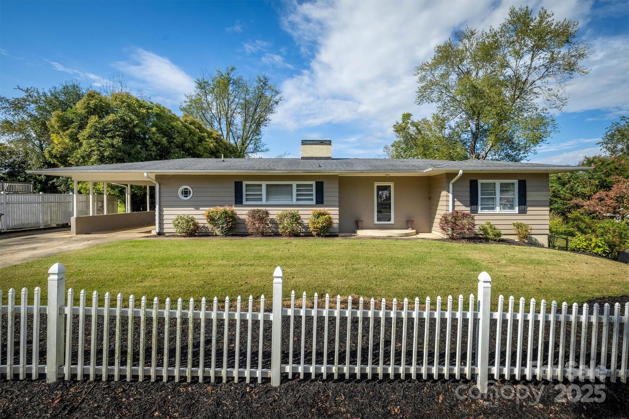 717 Circle Drive NE
