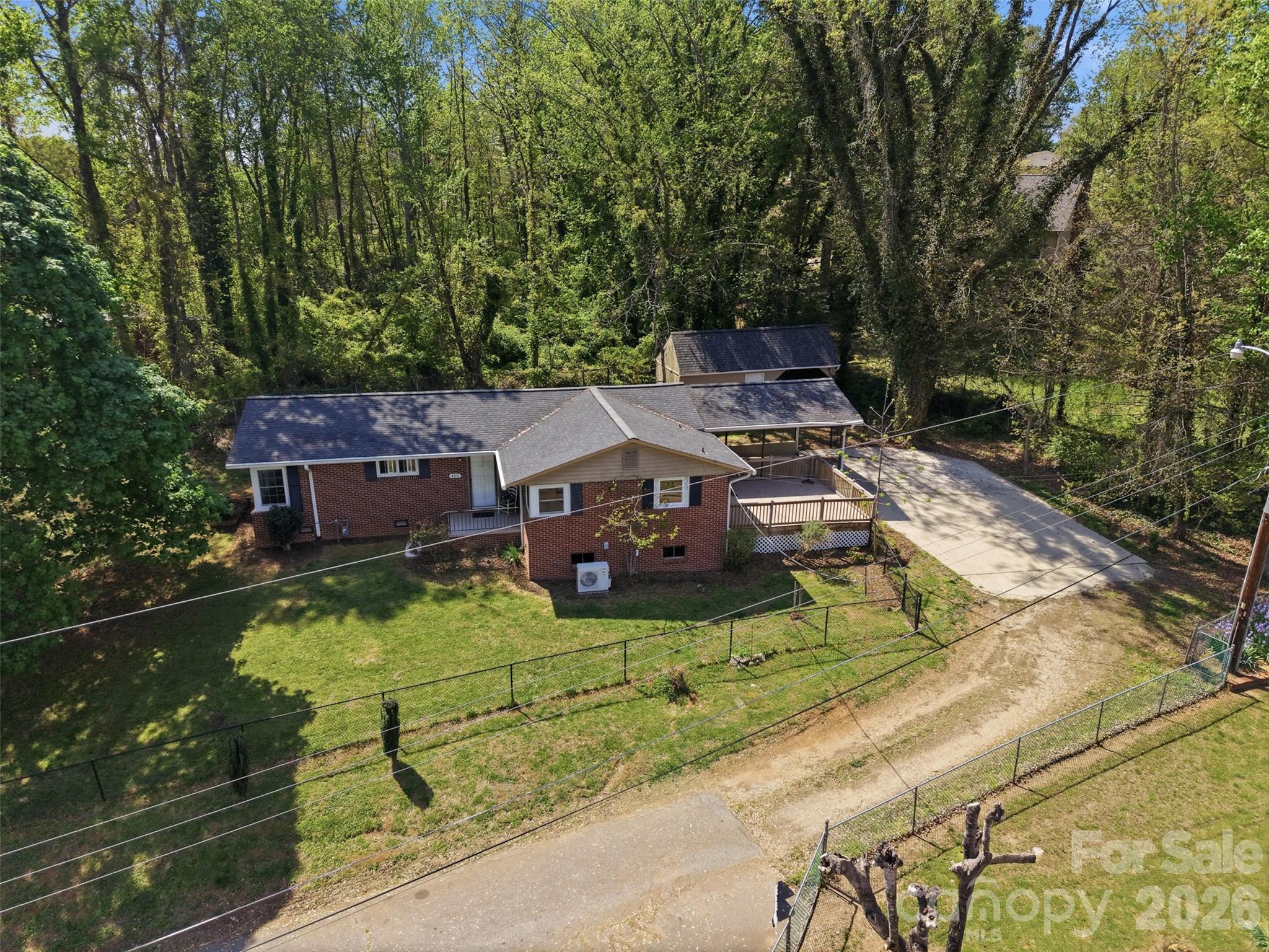 409 Walnut Place NE